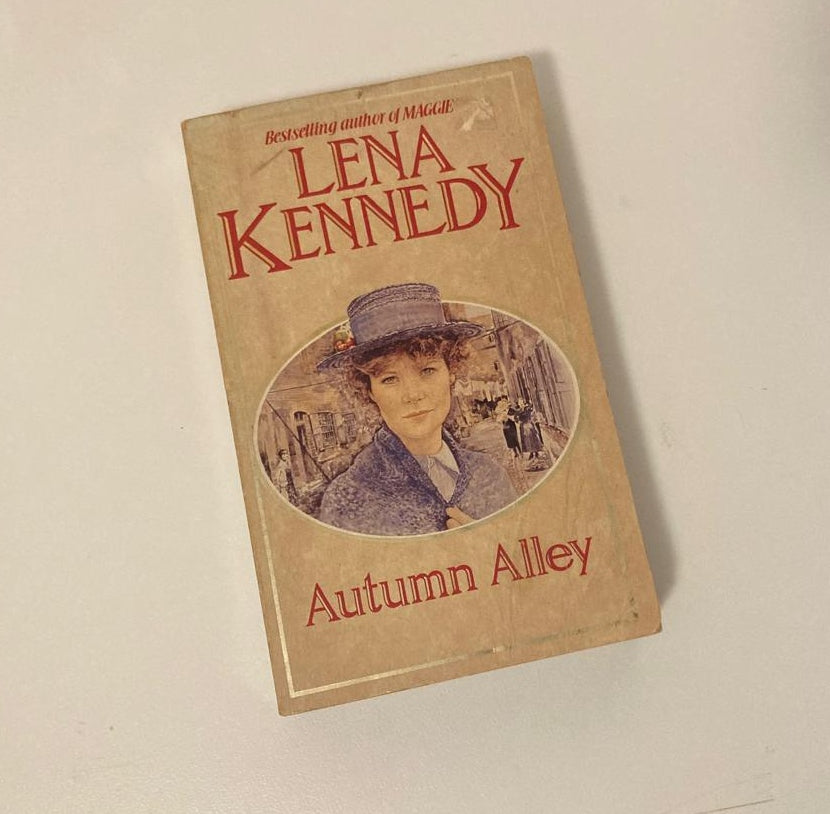 Autumn alley - Lena Kennedy