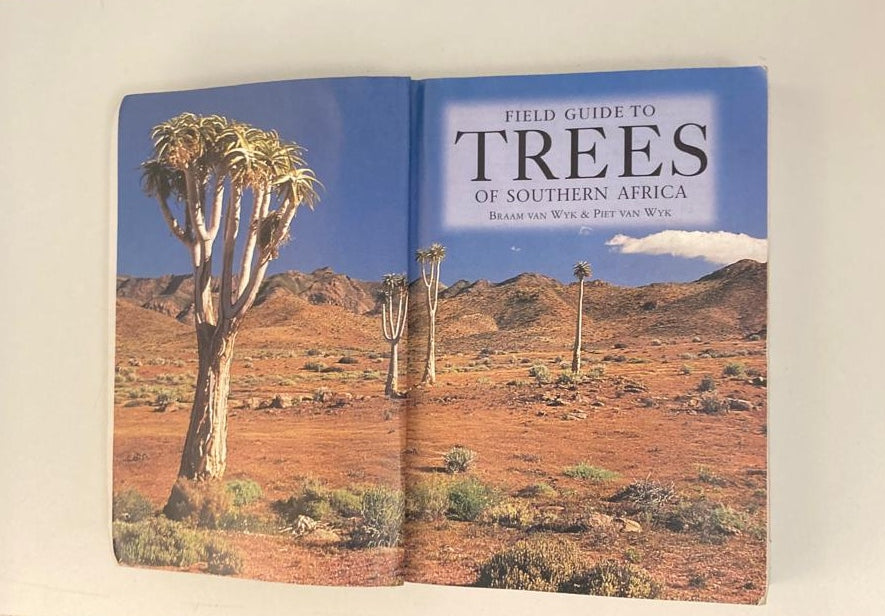 Field guide to trees of Southern Africa - Braam van Wyk & Piet van Wyk