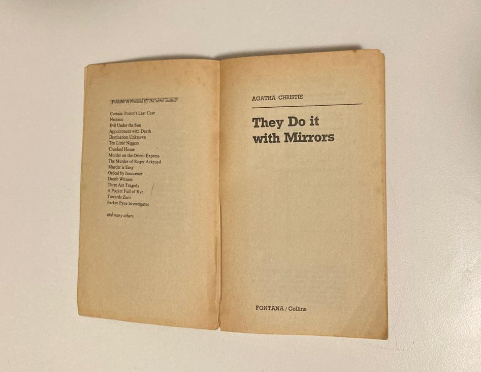 They do it with mirrors - Agatha Christie (Miss Marple #5)