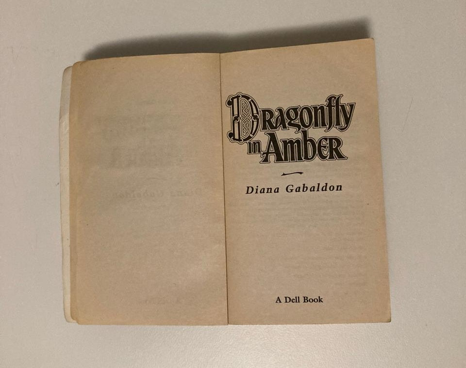 Dragonfly in amber - Diana Gabaldon (Outlander #2)