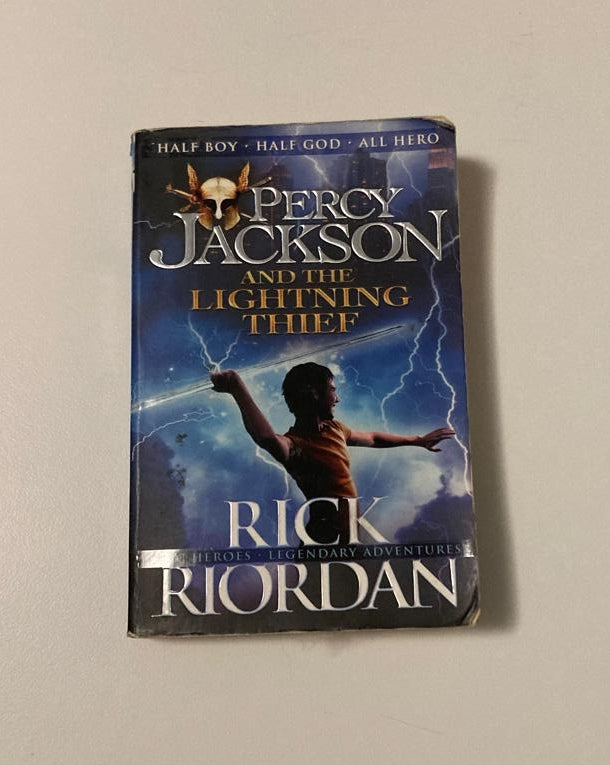 Percy Jackson and the lightning thief - Rick Riordan (Percy Jackson and the Olympians #1)