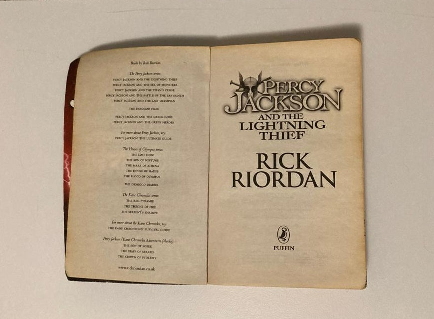 Percy Jackson and the lightning thief - Rick Riordan (Percy Jackson and the Olympians #1)