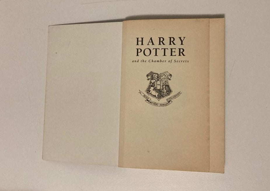 Harry Potter and the chamber of secrets - J.K. Rowling (Harry Potter #2)
