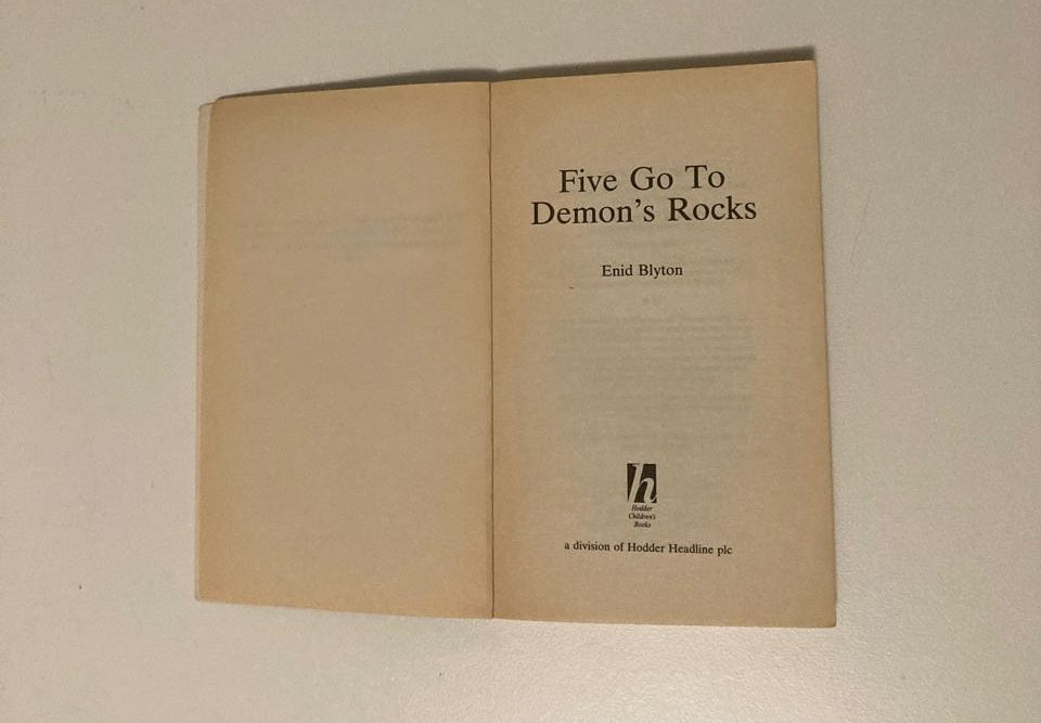 Five go to Demon's Rocks - Enid Blyton (The Famous Five #19)