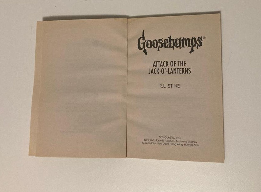 Attack of the Jack-O'-Lanterns - R.L. Stine (Goosebumps #48)