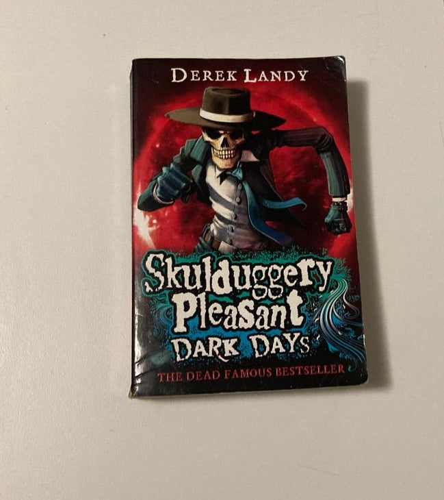 Dark days - Derek Landy (Skulduggery Pleasant #4)