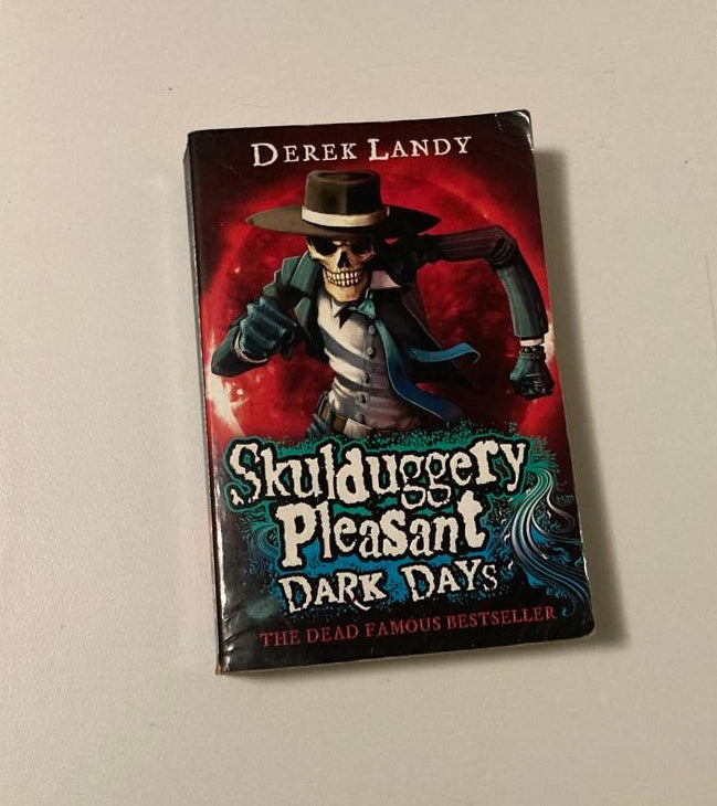 Dark days - Derek Landy (Skulduggery Pleasant #4)