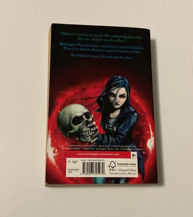 Dark days - Derek Landy (Skulduggery Pleasant #4)