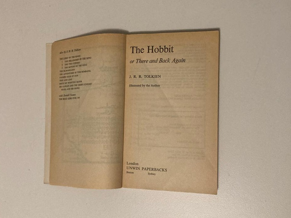 The hobbit - J.R.R. Tolkien (Middle Earth #1)
