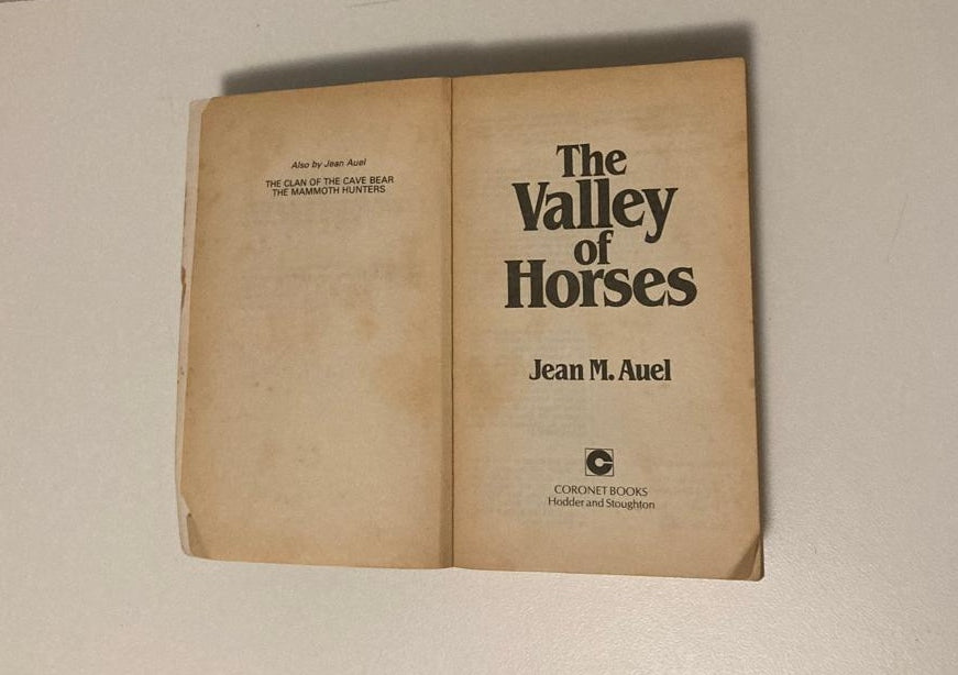 The valley of horses - Jean M. Auel (Earth's Children #2)