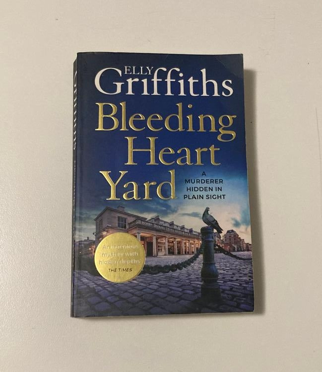 Bleeding heart yard - Elly Griffiths (Harbinder Kaur #3)
