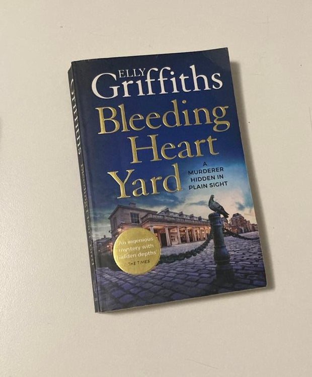 Bleeding heart yard - Elly Griffiths (Harbinder Kaur #3)