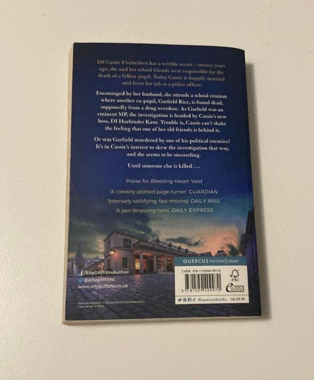 Bleeding heart yard - Elly Griffiths (Harbinder Kaur #3)
