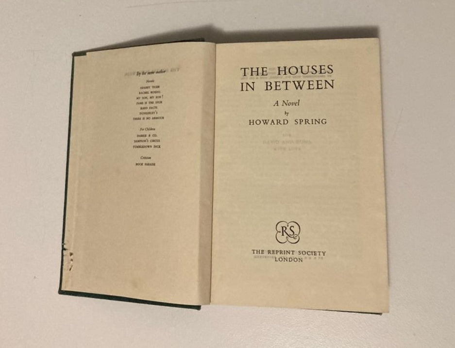 The houses in between - Howard Spring