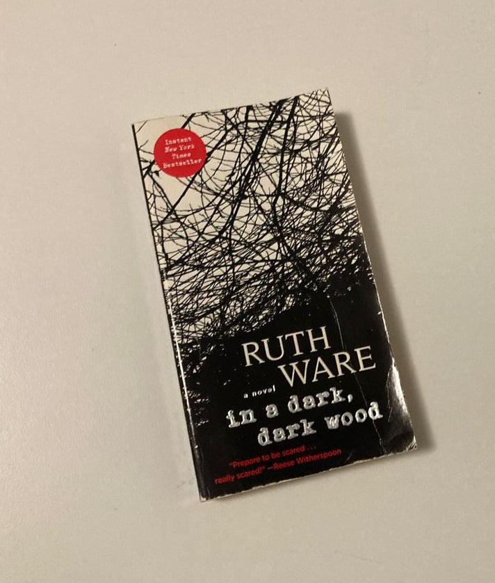 In a dark, dark wood - Ruth Ware