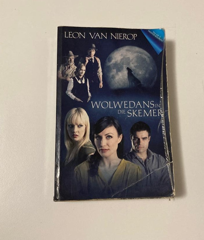 Wolwedans in die skemer - Leon van Nierop