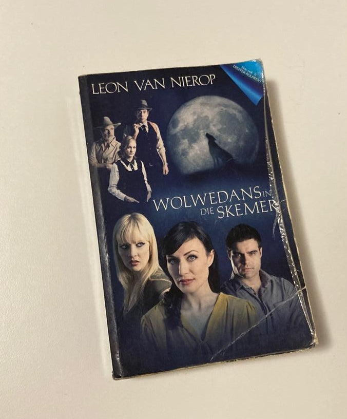 Wolwedans in die skemer - Leon van Nierop