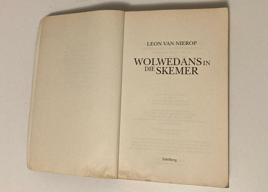 Wolwedans in die skemer - Leon van Nierop