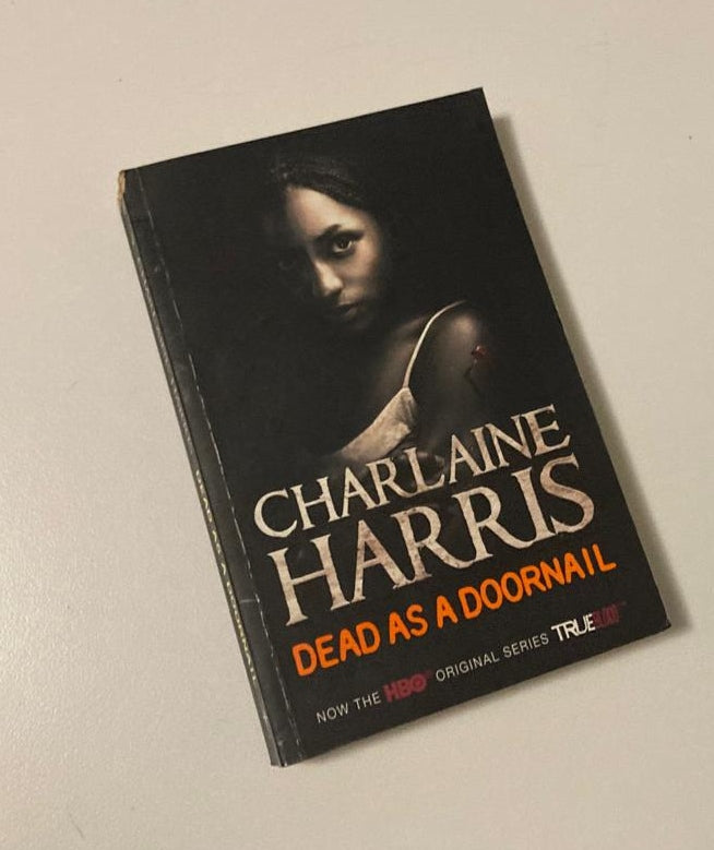 Dead as a doornail - Charlaine Harris (Sookie Stackhouse #5)
