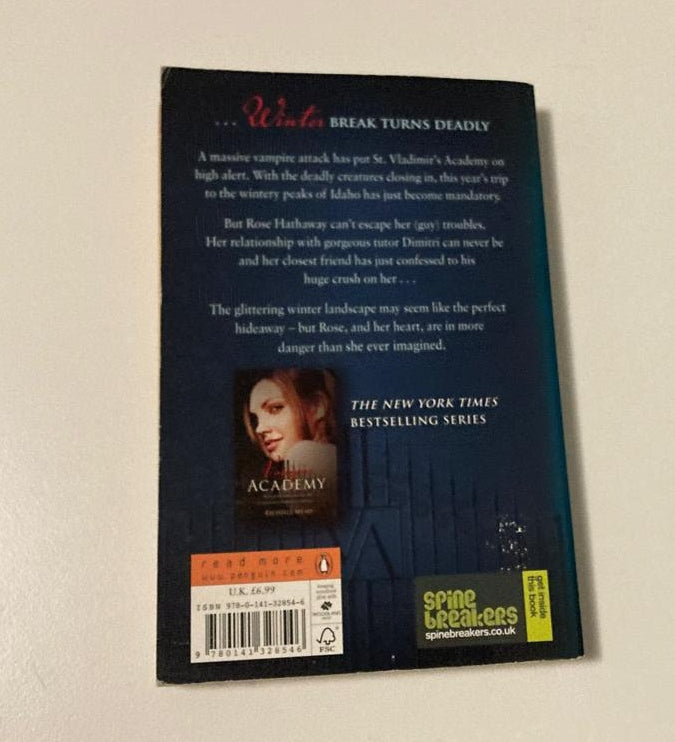 Frostbite - Richelle Mead (Vampire Academy #2)
