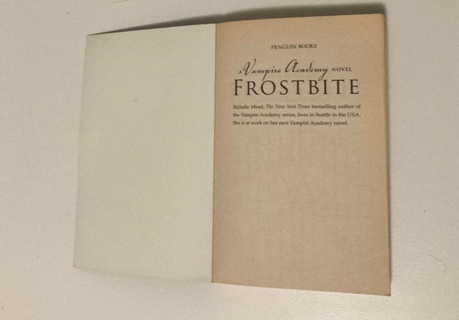 Frostbite - Richelle Mead (Vampire Academy #2)