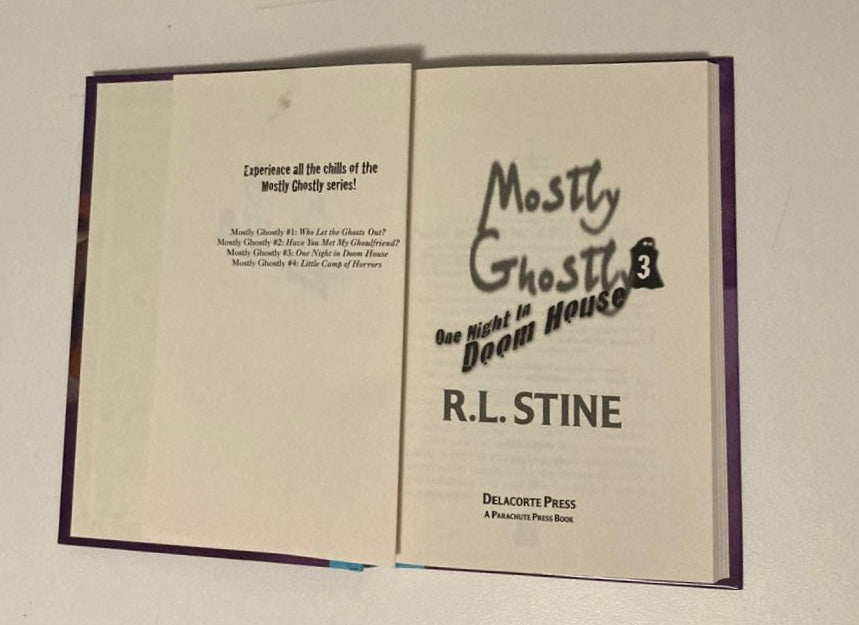 Mostly ghostly: One night in doom house - R.L. Stine (Mostly Ghostly #3)