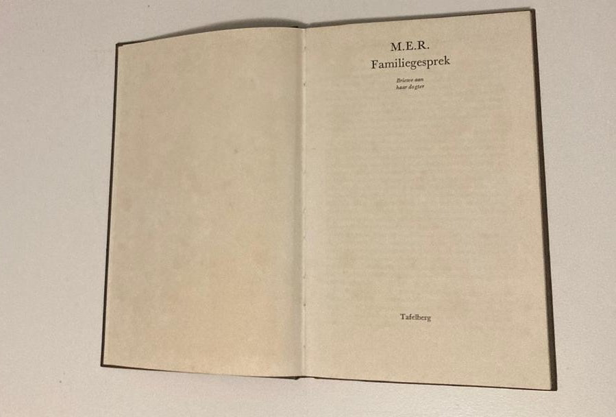 Familiegesprek: Briewe aan haar dogter - M.E.R. (First edition)