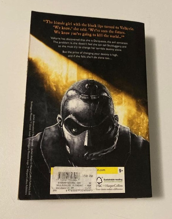 Mortal coil - Derek Landy (First UK edition; Skulduggery Pleasant #5)