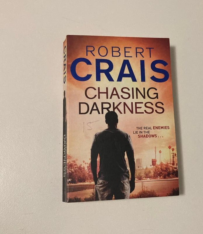 Chasing darkness - Robert Crais (Elvis Cole and Joe Pike #12)