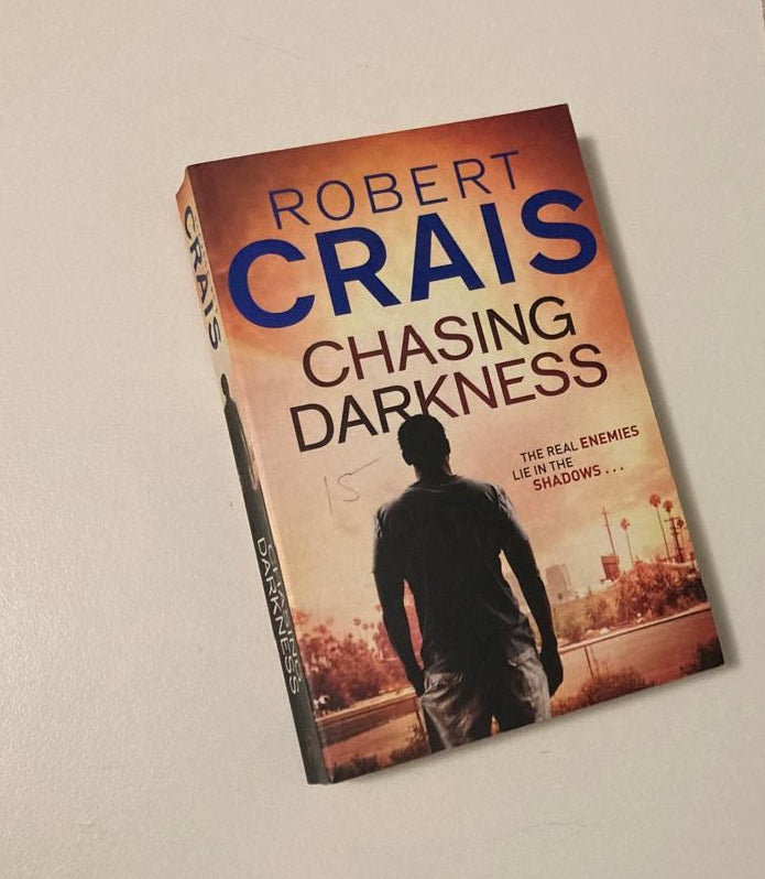 Chasing darkness - Robert Crais (Elvis Cole and Joe Pike #12)