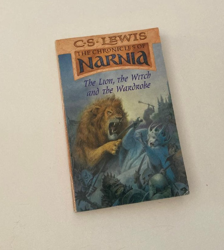 The lion, the witch and the wardrobe - C.S. Lewis (The Chronicles of Narnia #1)