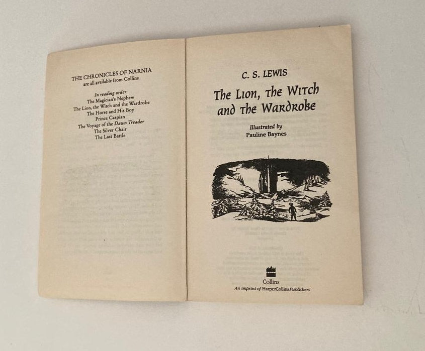 The lion, the witch and the wardrobe - C.S. Lewis (The Chronicles of Narnia #1)