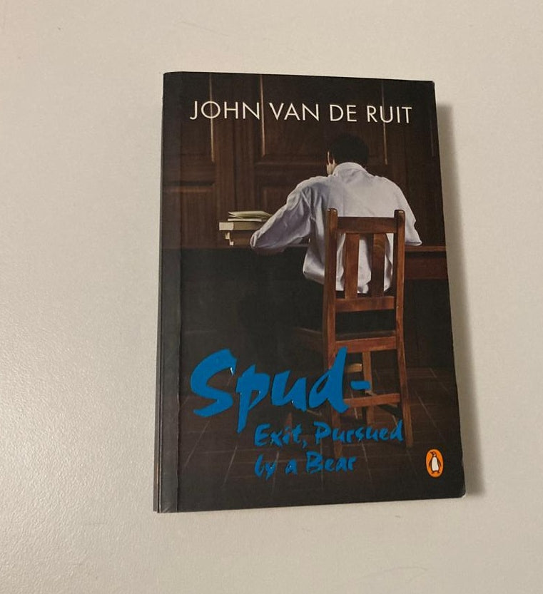 Spud - exit, pursued by a bear - John van de Ruit (Spud #4)