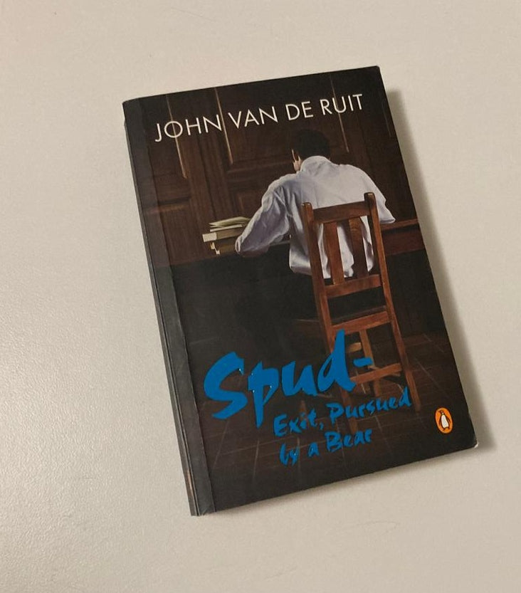 Spud - exit, pursued by a bear - John van de Ruit (Spud #4)