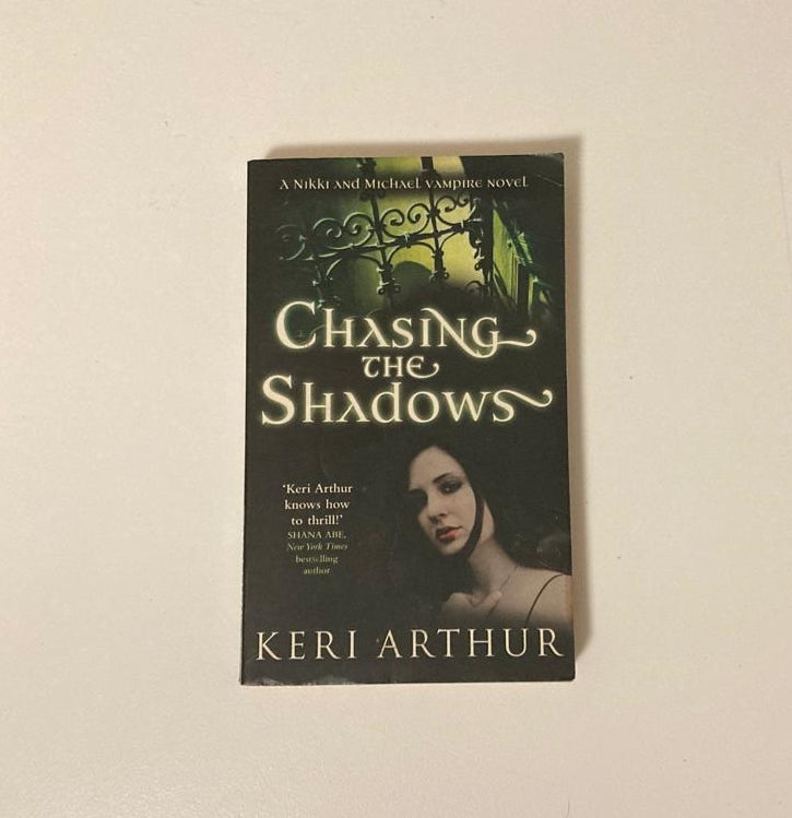 Chasing the shadows - Keri Arthur (Nikki & Michael vampire series #3)