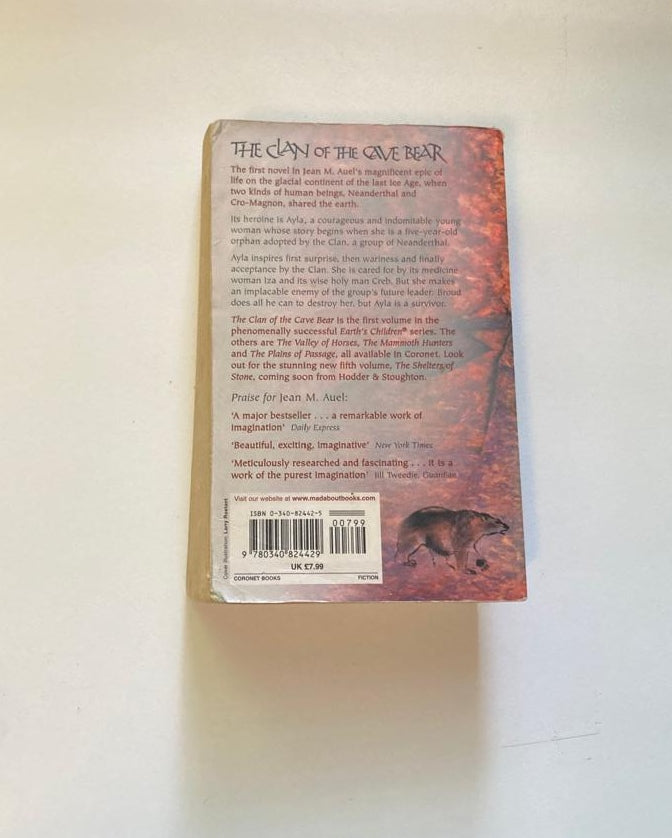The clan of the cave bear - Jean M. Auel (Earth's Children #1)