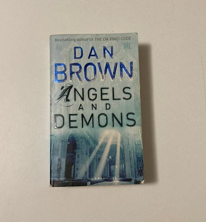 Angels and demons - Dan Brown (Robert Langdon #1)