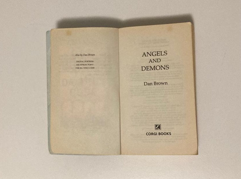 Angels and demons - Dan Brown (Robert Langdon #1)