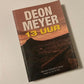13 uur - Deon Meyer (First edition)