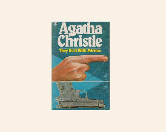 They do it with mirrors - Agatha Christie (Miss Marple #5)
