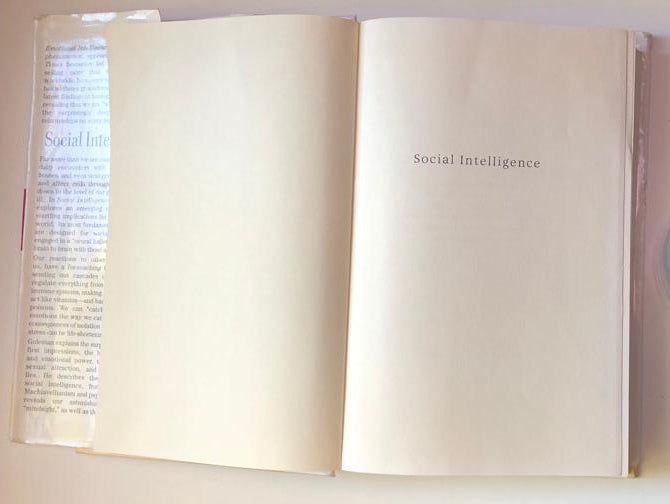 Social intelligence: The new science of human relationships - Daniel Goleman