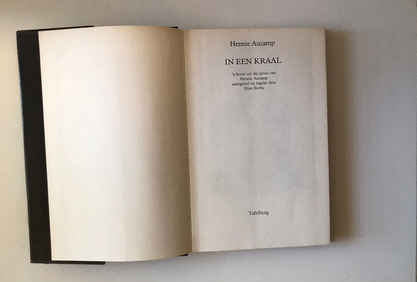 In een kraal - Hennie Aucamp